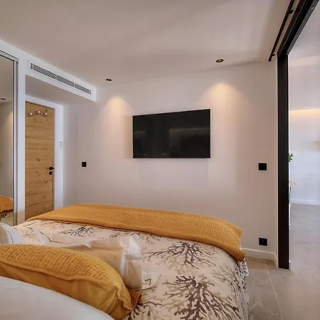 Cannes Luxury Rental - Stunning Sea Front Apartment Villeneuve-Loubet Exterior foto