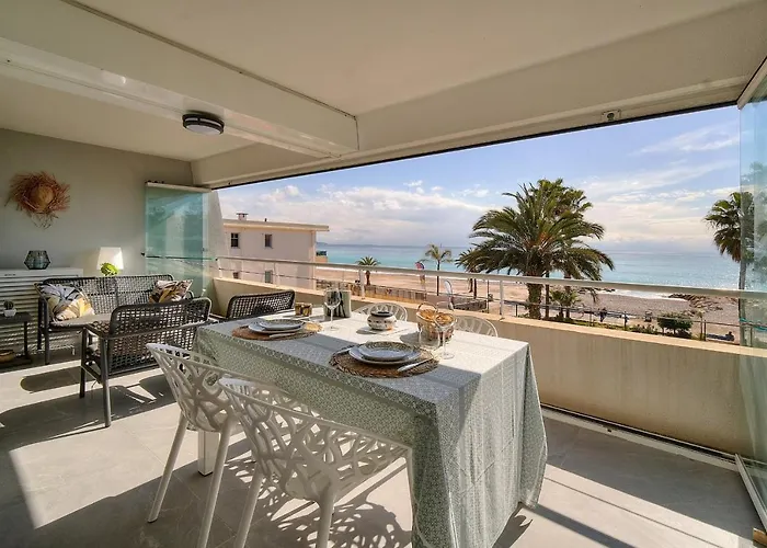 Cannes Luxury Rental - Stunning Sea Front Apartment